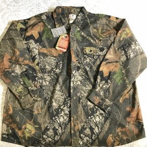 Mossy oak camouflage camo button up shirt